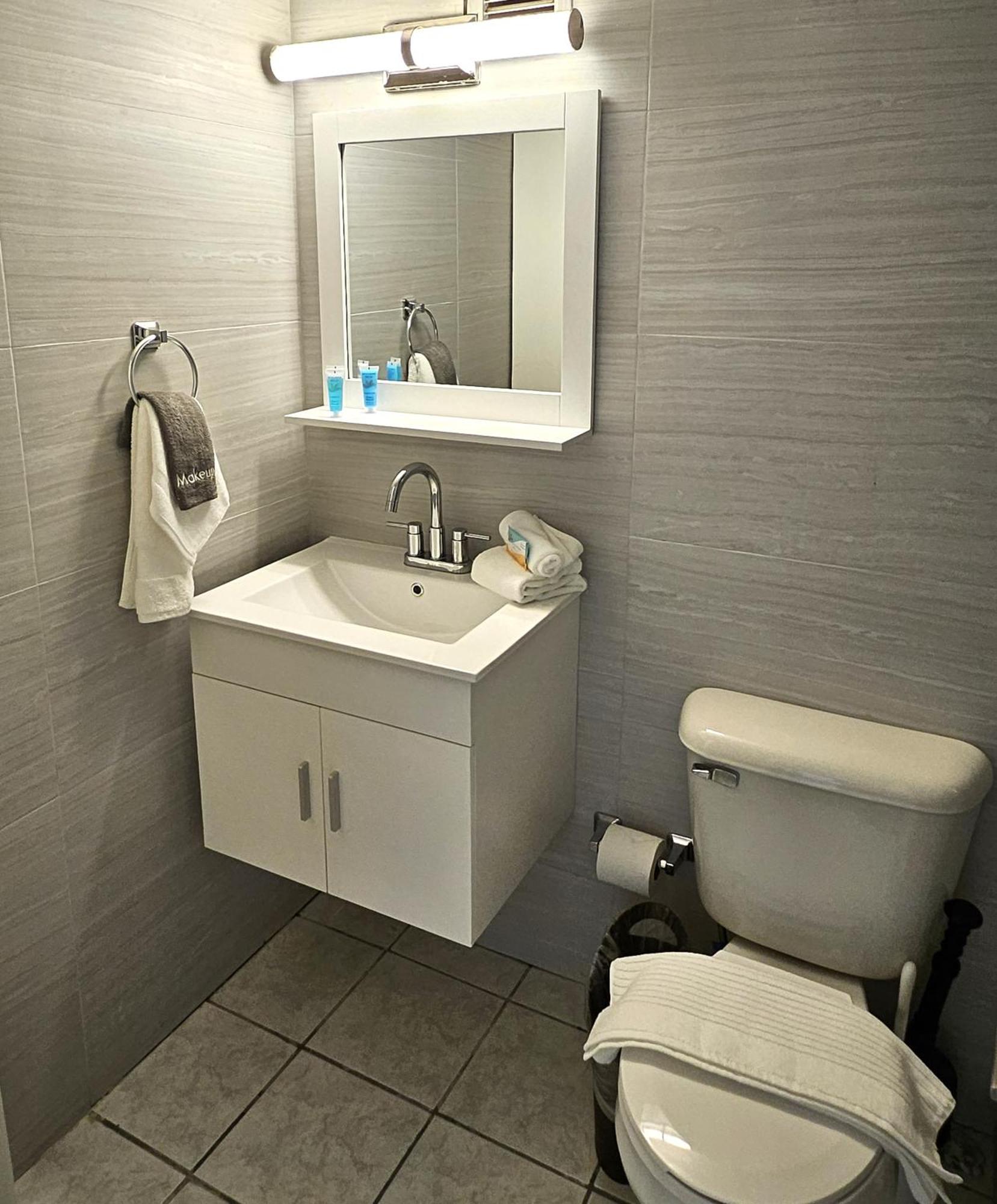 Apartamento Kasa Seaview At Coral - For 2 Balcony Beachfront Building Pool San Juan