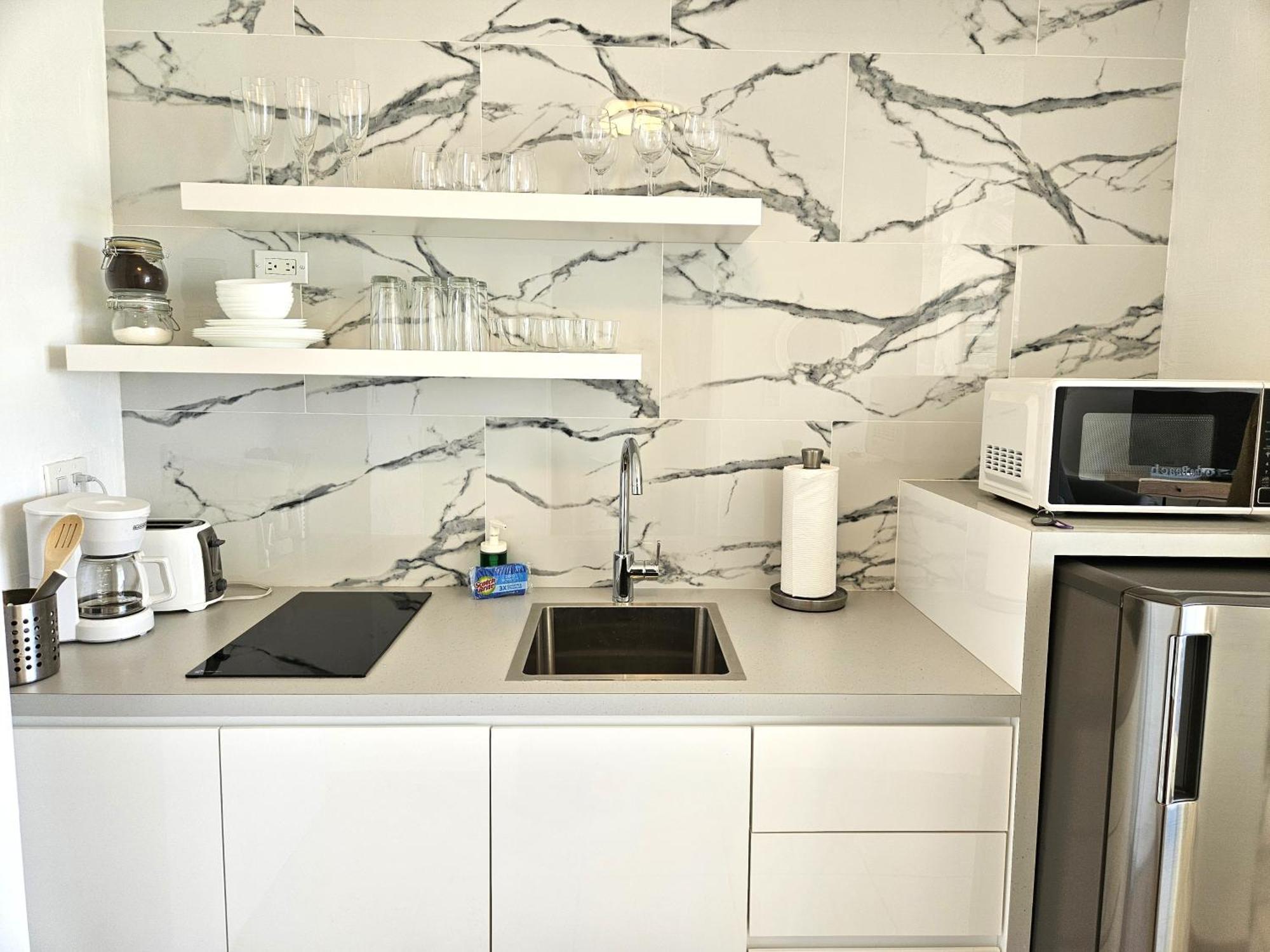 Apartamento Kasa Seaview At Coral - For 2 Balcony Beachfront Building Pool *